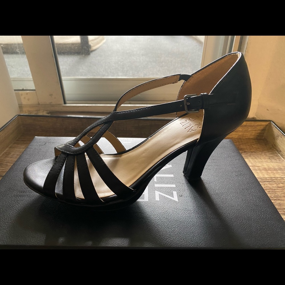 Naturalizer Delina Heels